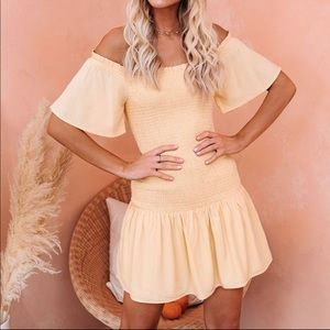✨NEW✨ Vici Height of Summer Off Shoulder dress